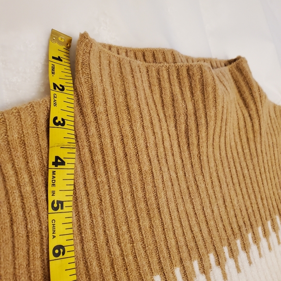 🌟Host Pick!🌟 French Connection Funnel-Neck Camel/White Colorblock Sweater - M - Picture 11 of 13